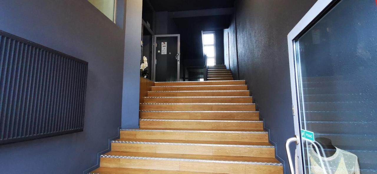Powstaniec Wola - Private Hostel