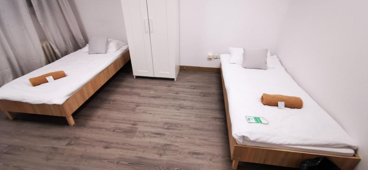 Powstaniec Wola - Private Hostel *
