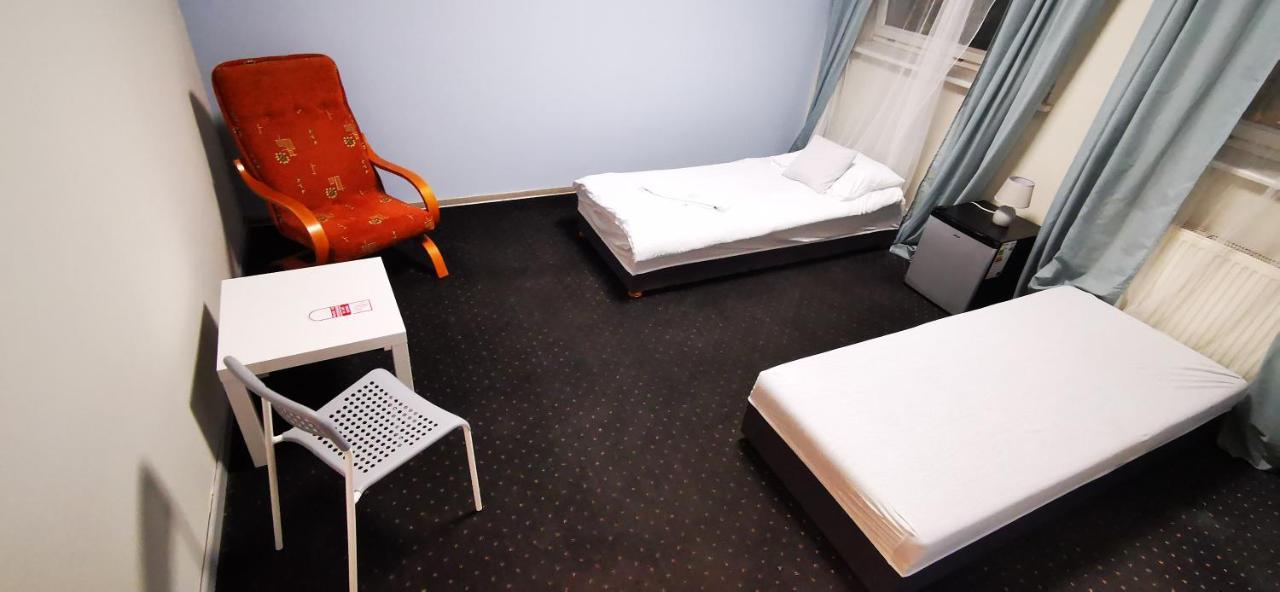 Powstaniec Wola - Private Hostel